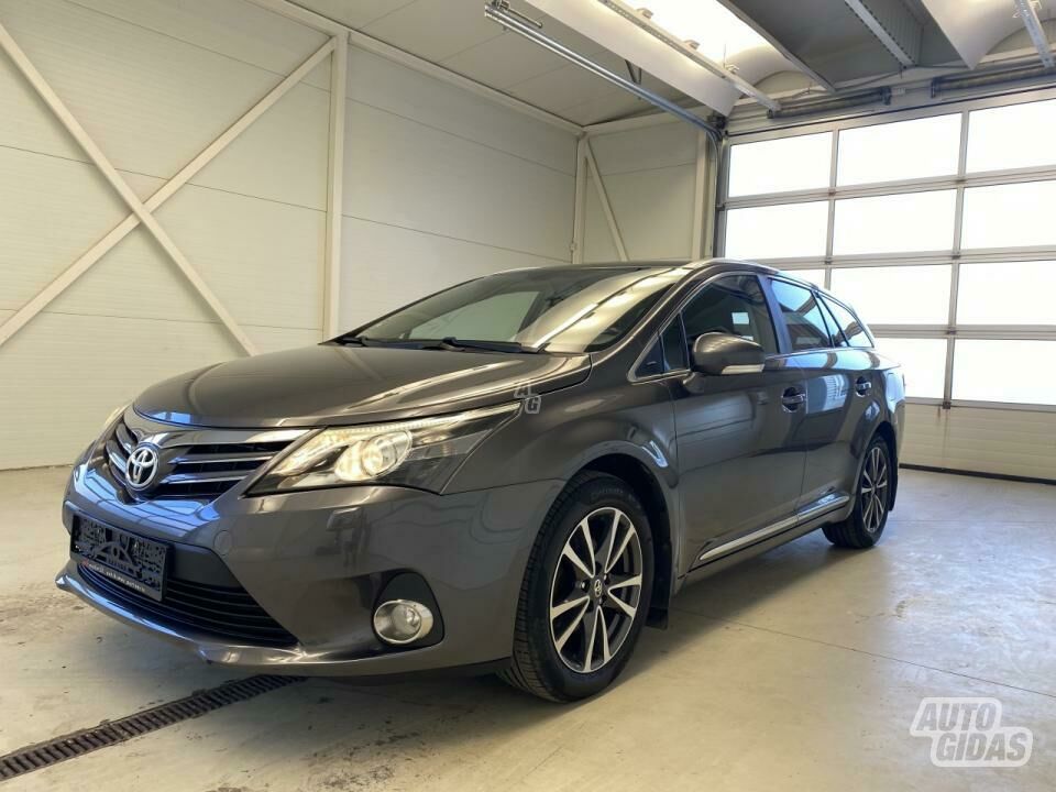 Toyota Avensis 1.8 2013 y