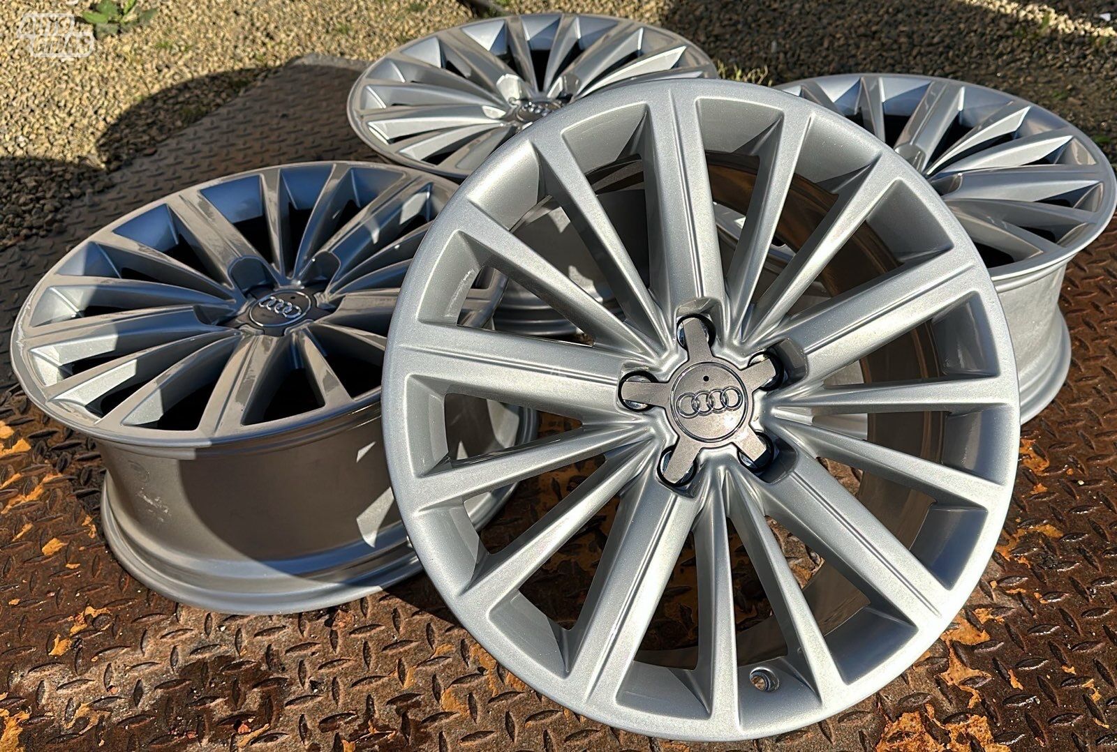 Light alloy R18 rims