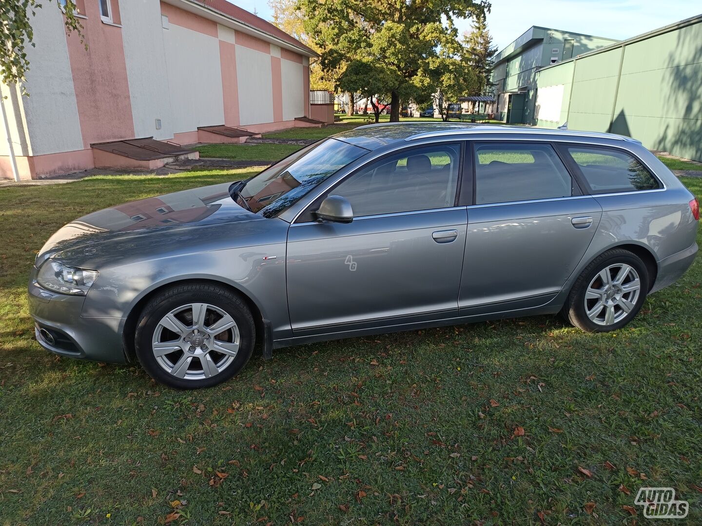 Audi A6 2010 m Universalas