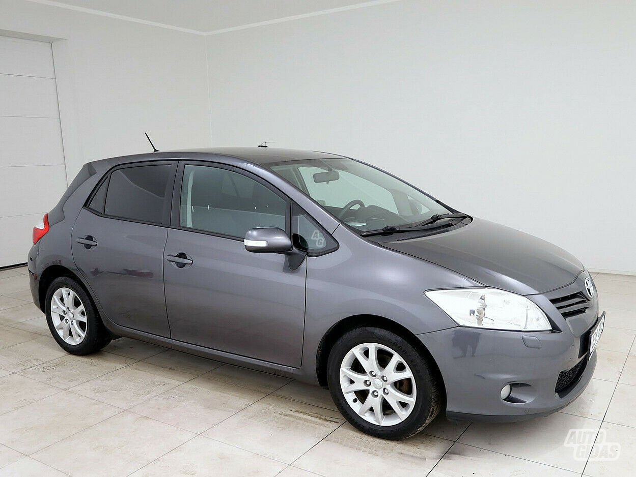 Toyota Auris 2011 г Хэтчбек