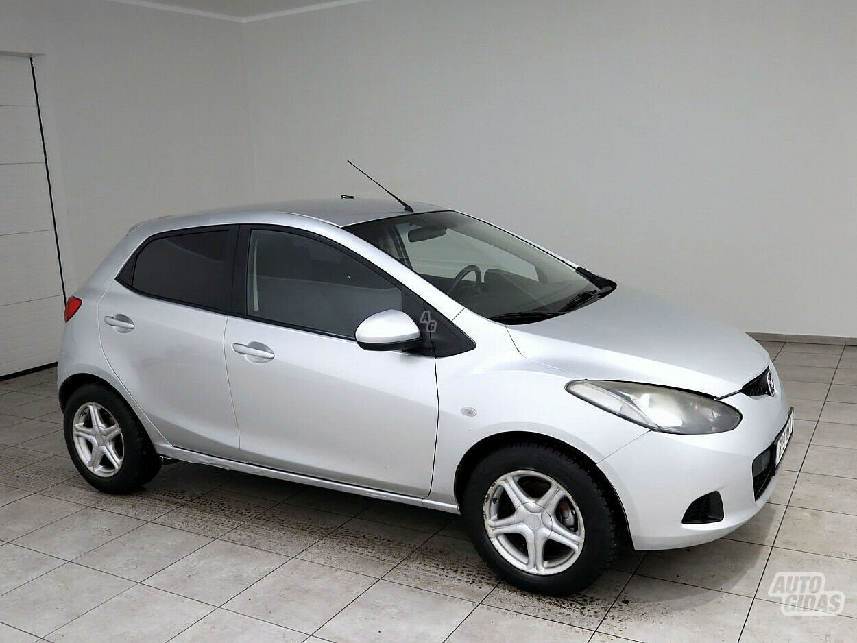 Mazda 2 2008 г Хэтчбек