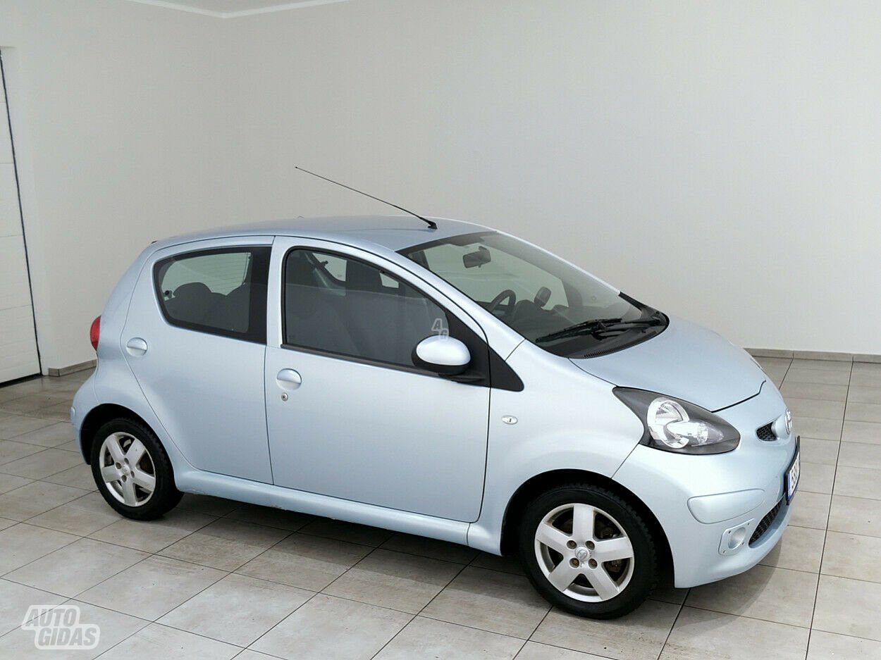 Toyota Aygo 2005 y Hatchback