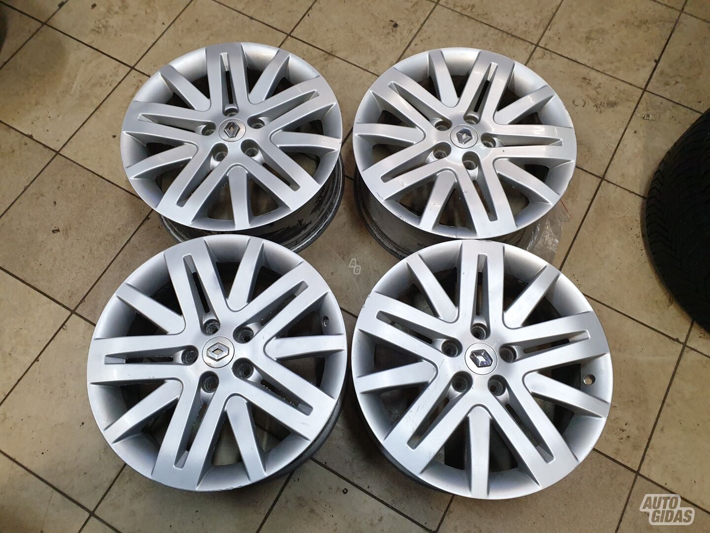 Renault light alloy R17 rims