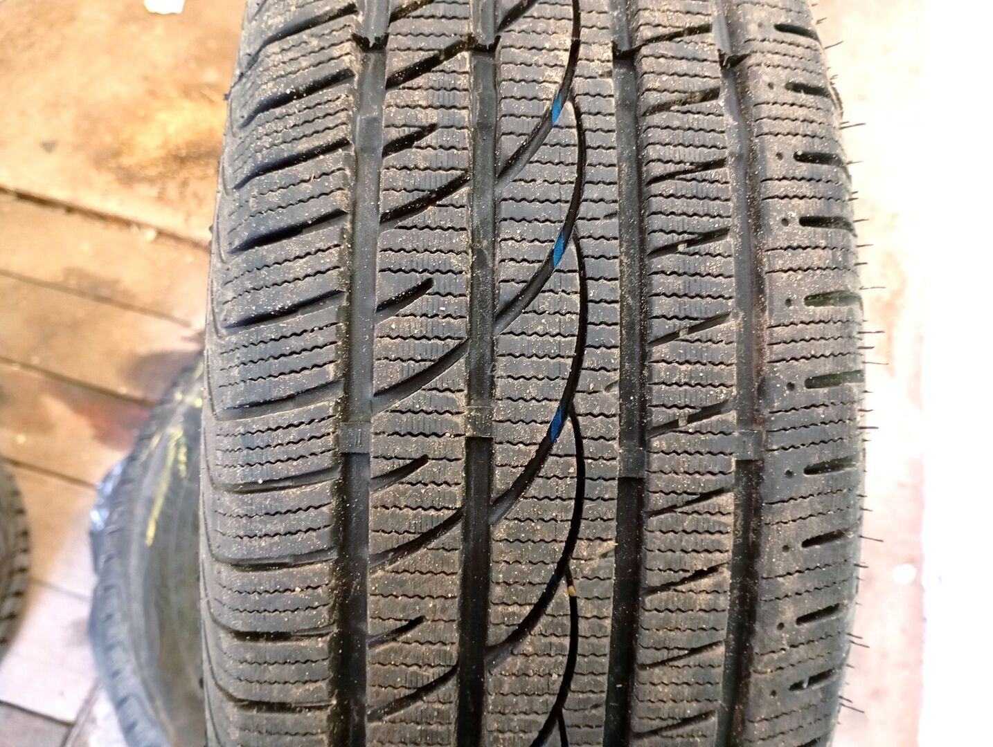 R16 universal tyres passanger car