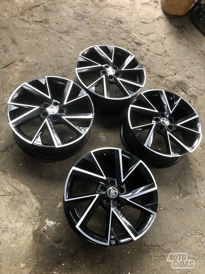 Light alloy R18 rims