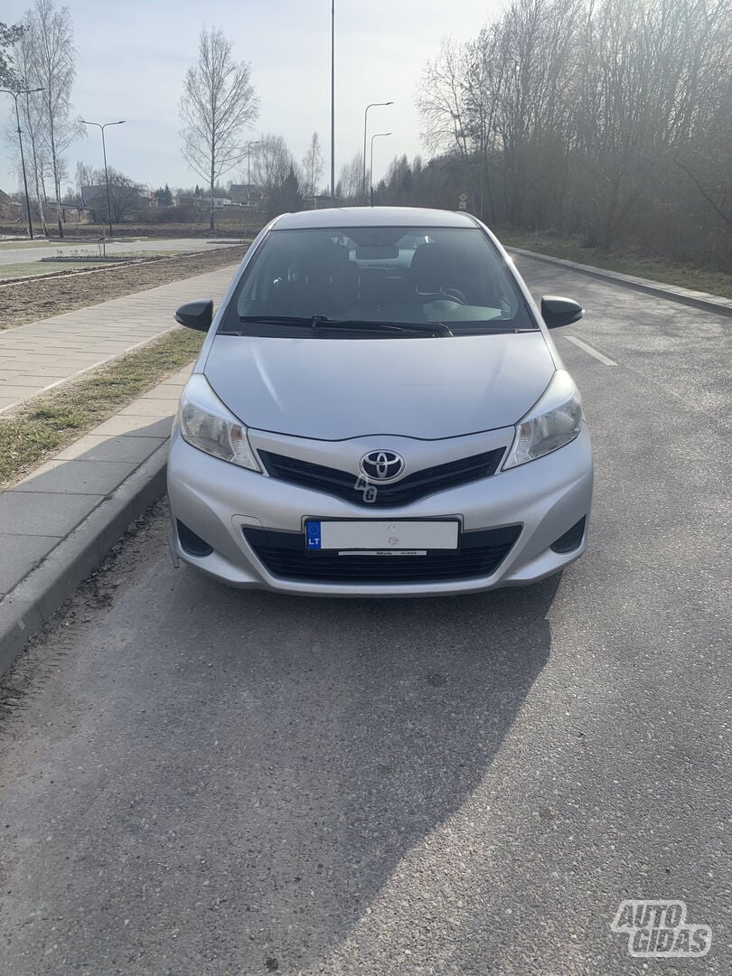 Toyota Yaris III 2013 г