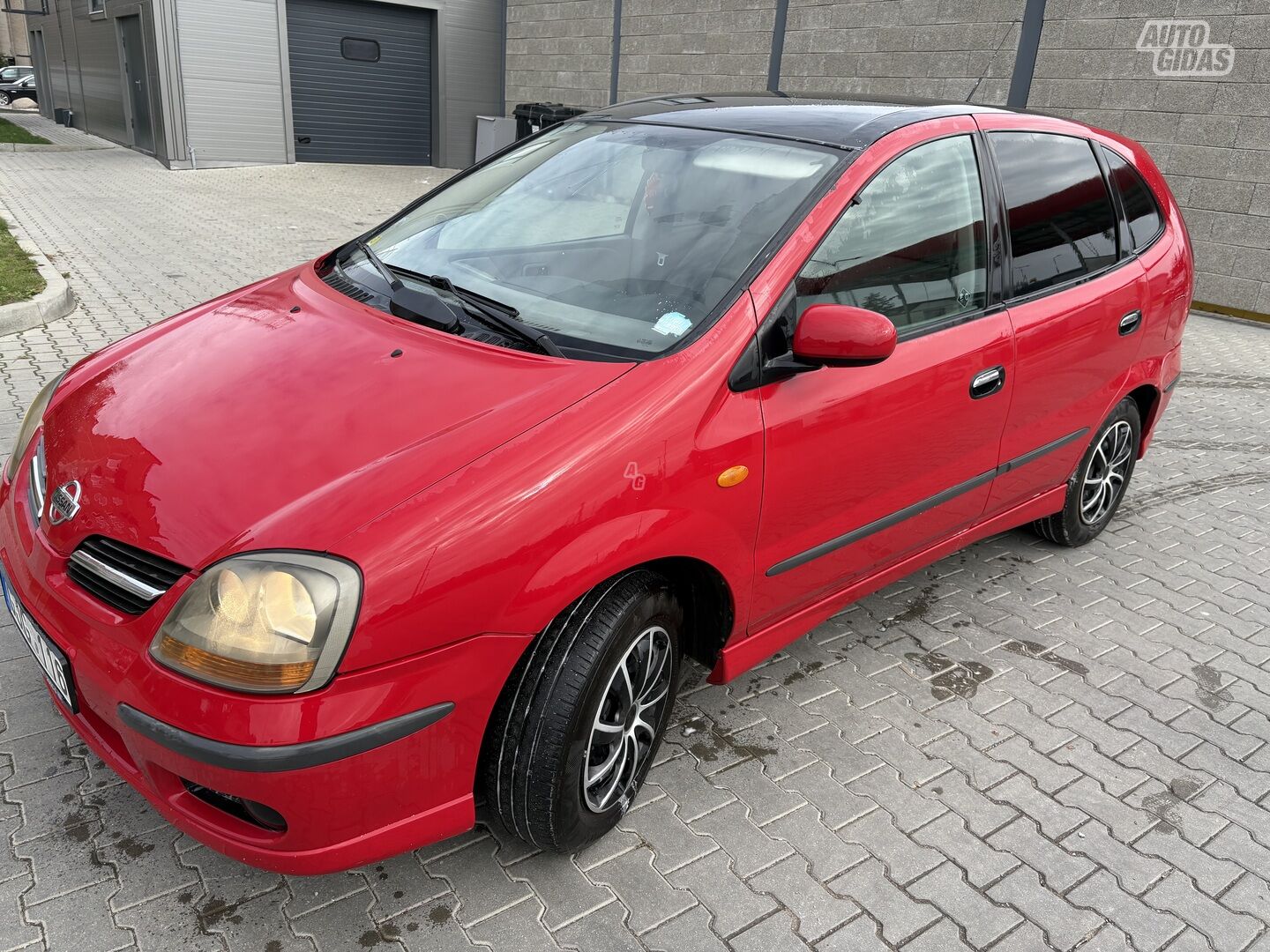 Nissan Almera Tino 2001 г Минивэн