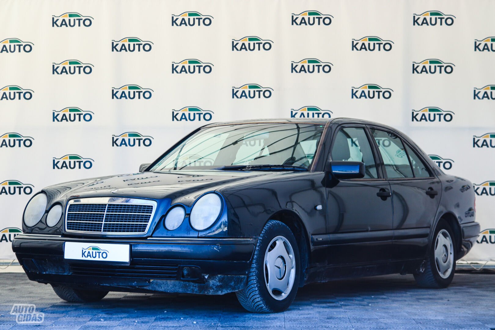 Mercedes-Benz E200 1999 г Седан