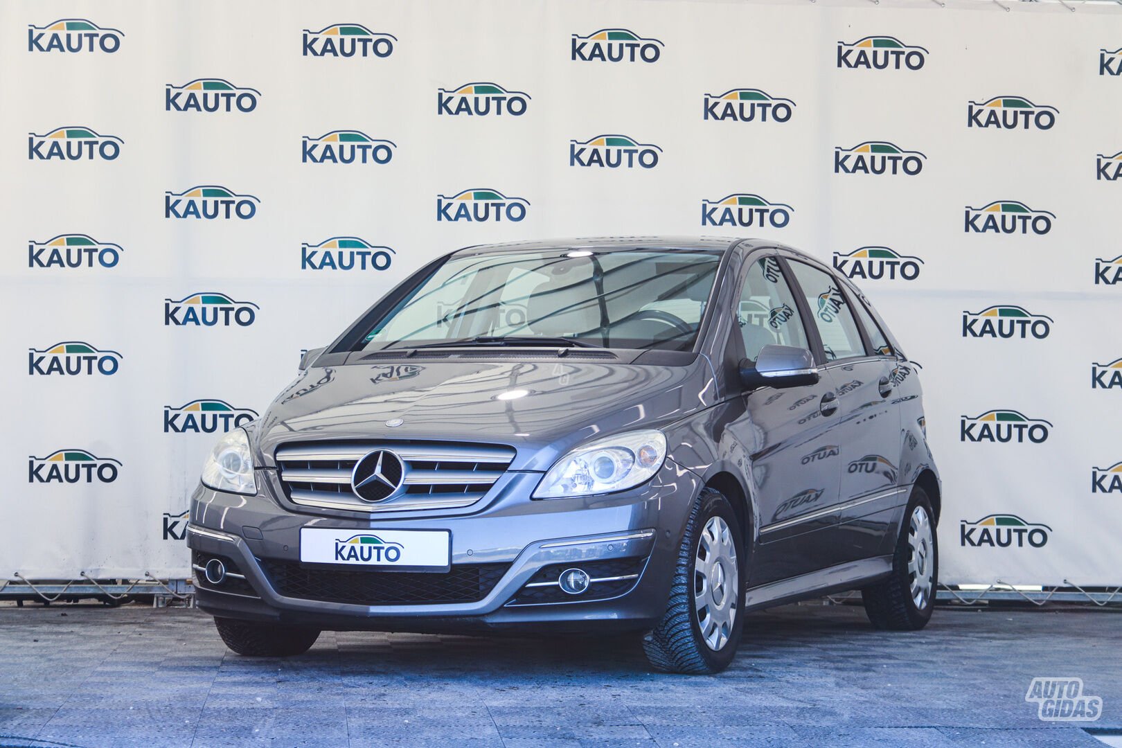 Mercedes-Benz B180 2010 y Hatchback