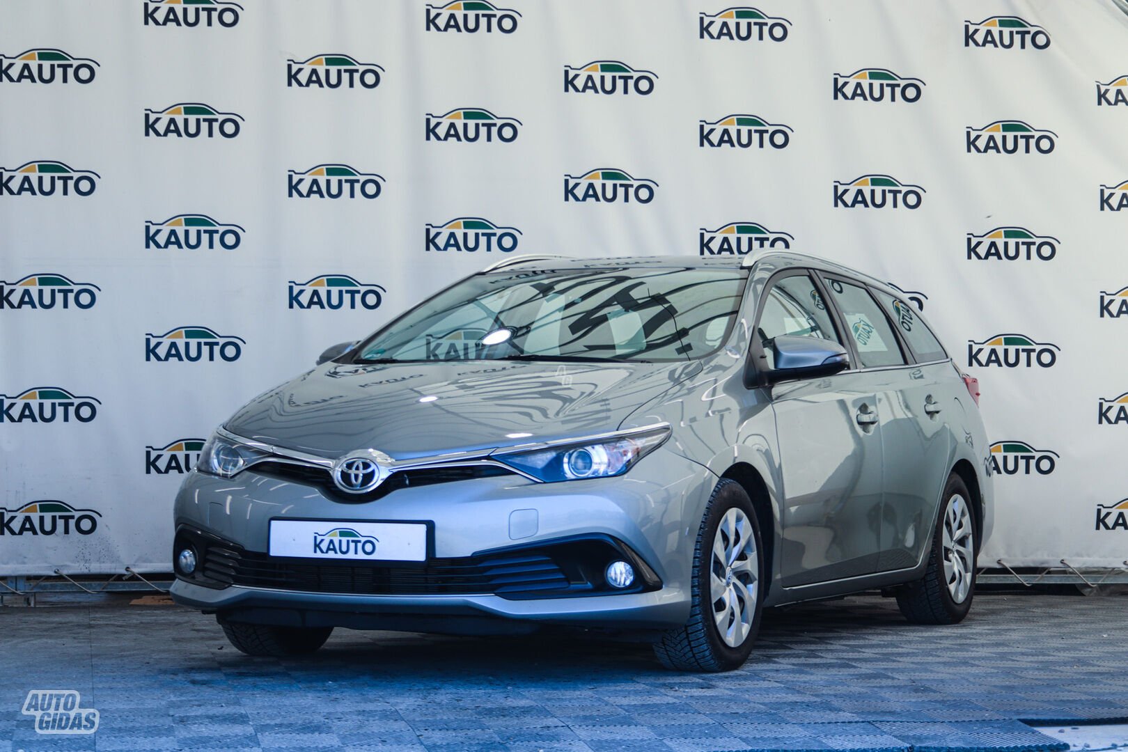 Toyota Auris 2016 г Универсал