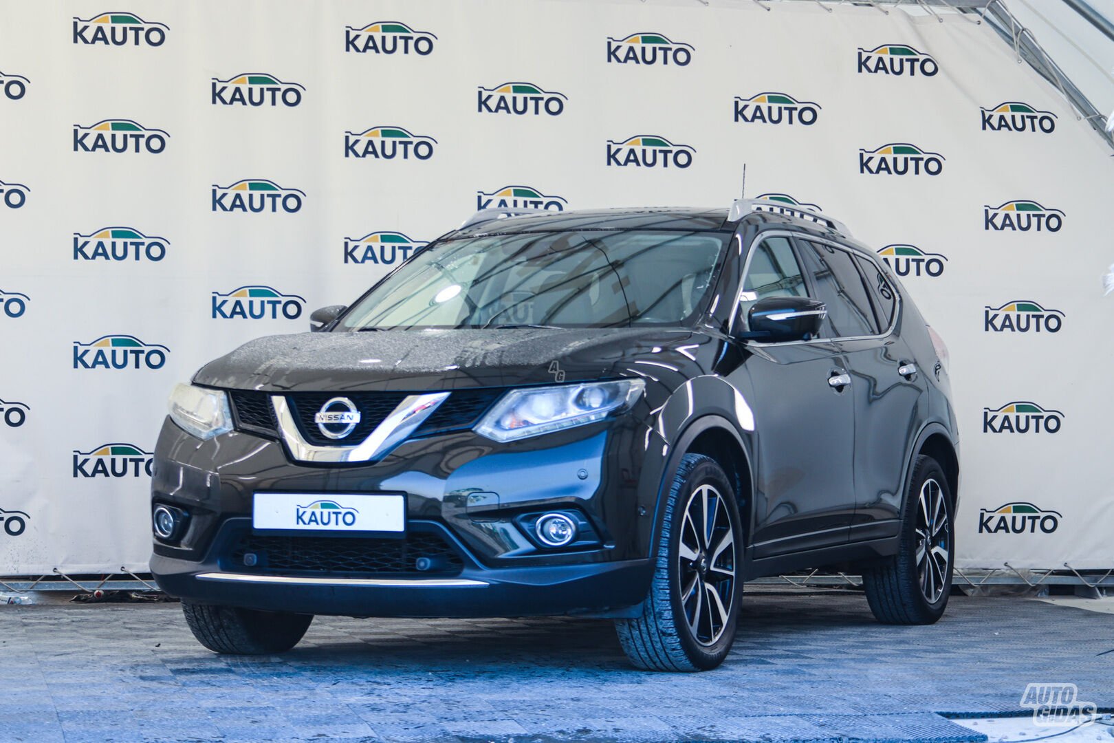 Nissan Xtrail 2016 г Внедорожник / Кроссовер