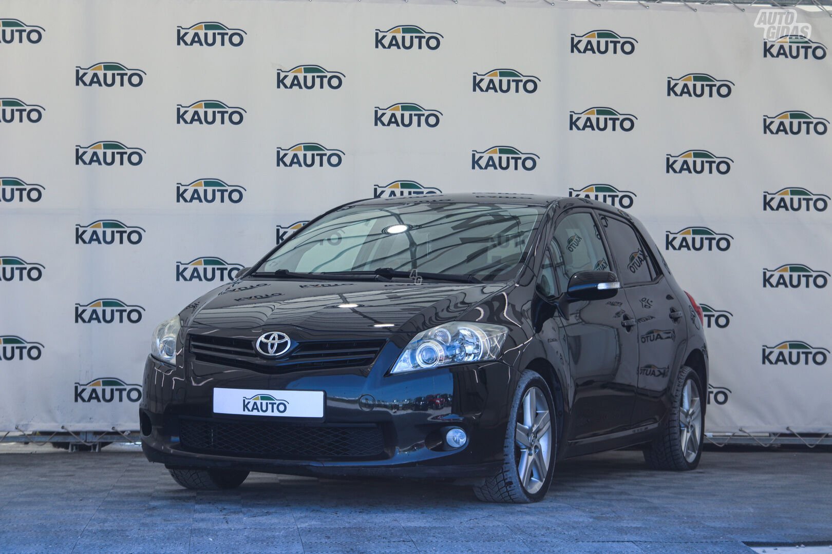 Toyota Auris 2010 y Hatchback