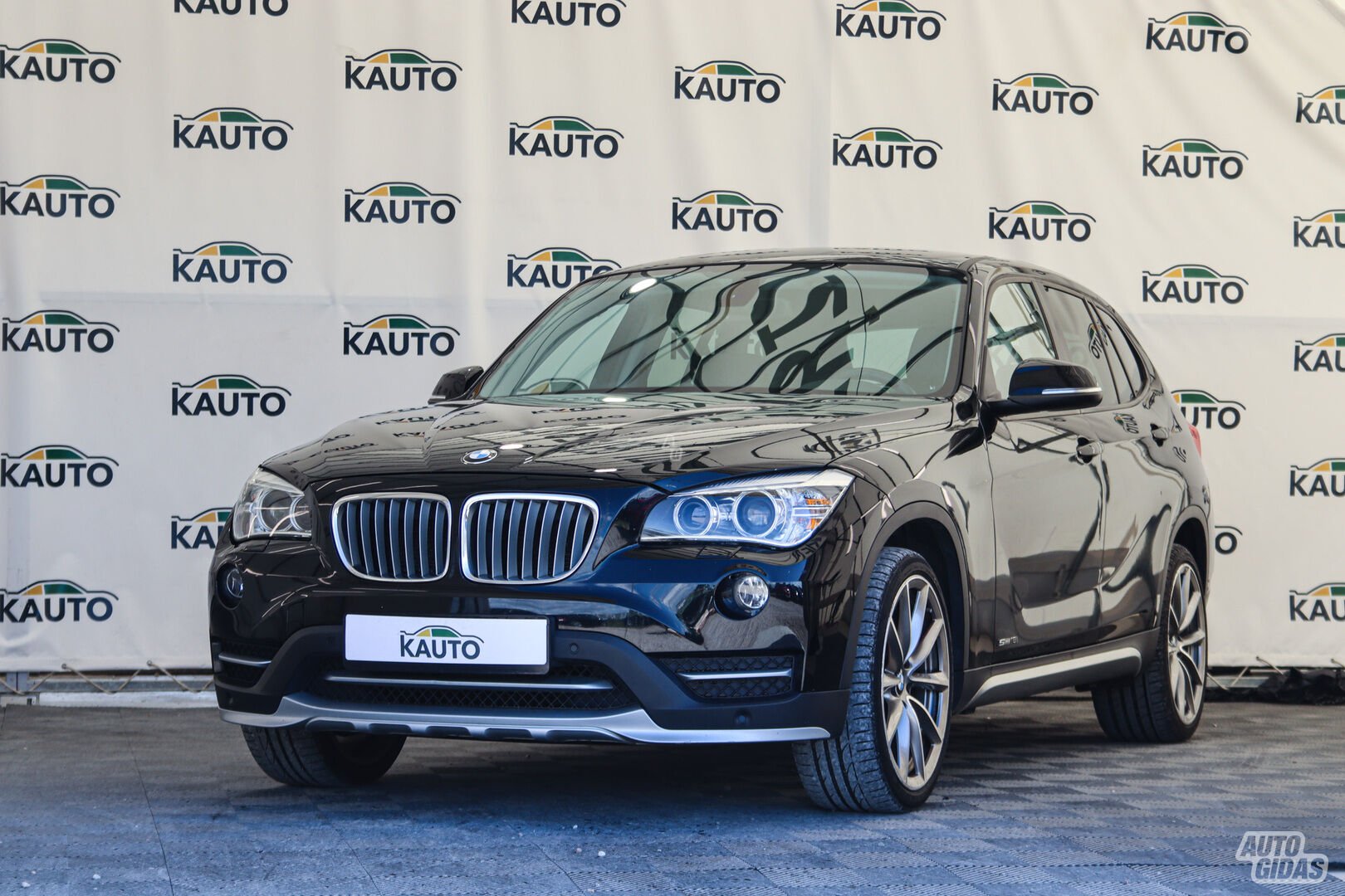 Bmw X1 2015 г Внедорожник / Кроссовер