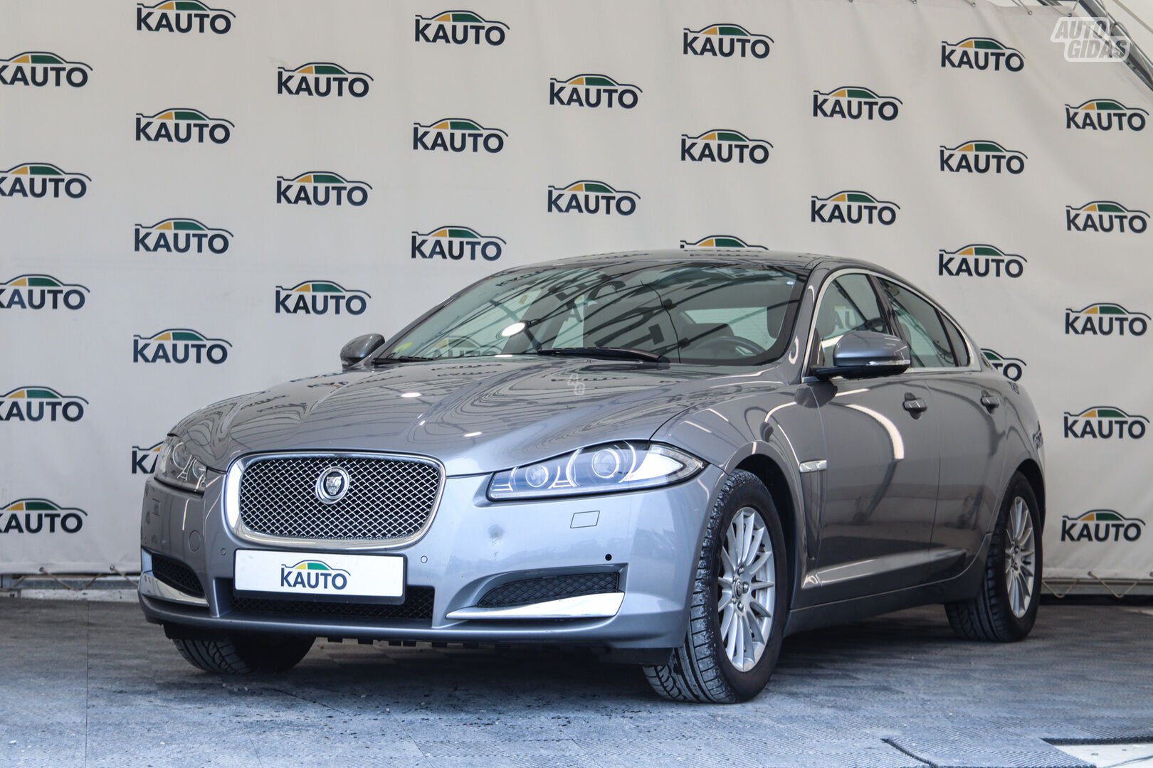 Jaguar XF 2011 y Sedan