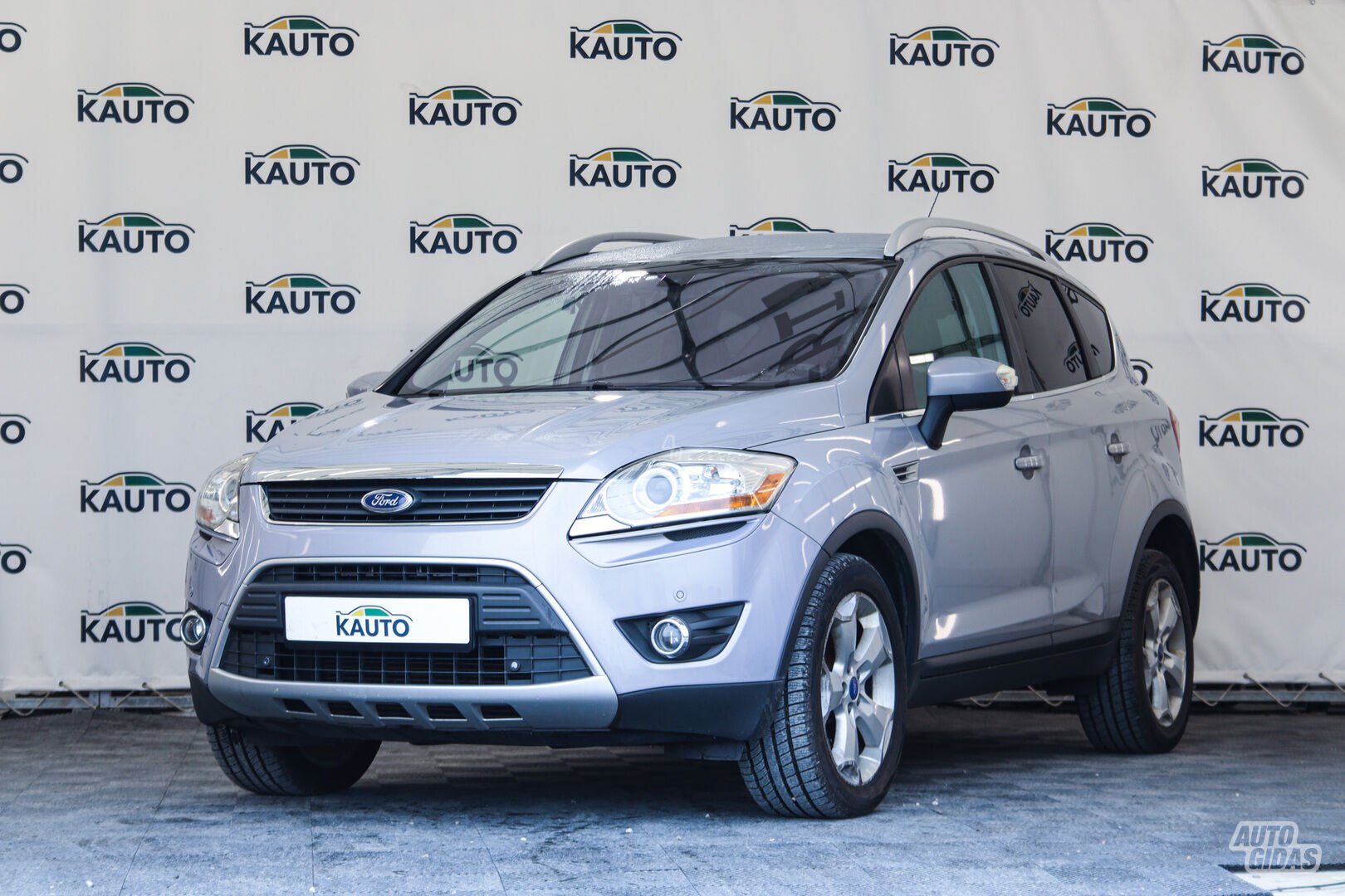 Ford Kuga 2010 y Off-road / Crossover