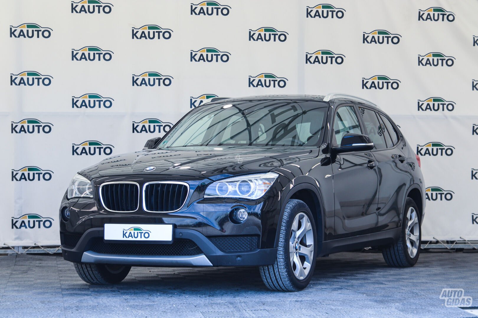 Bmw X1 2013 г Внедорожник / Кроссовер