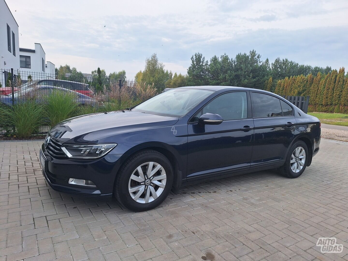 Volkswagen Passat B8 2016 y