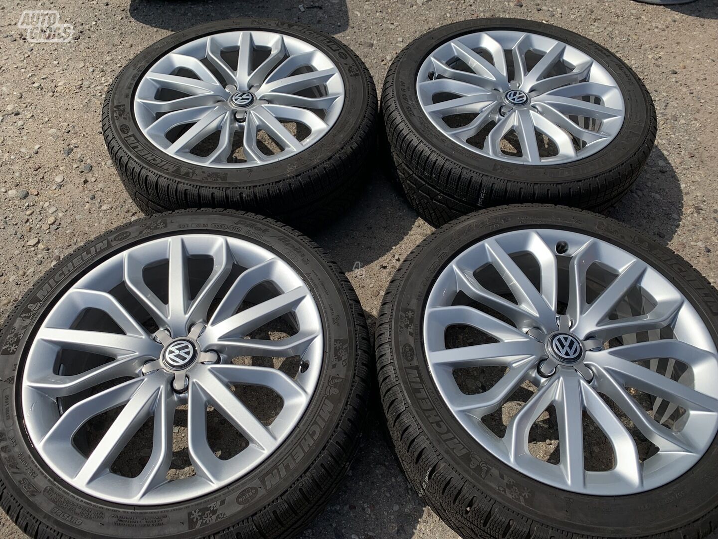 Volkswagen Siunciam, 7.5J ET33 light alloy R19 rims