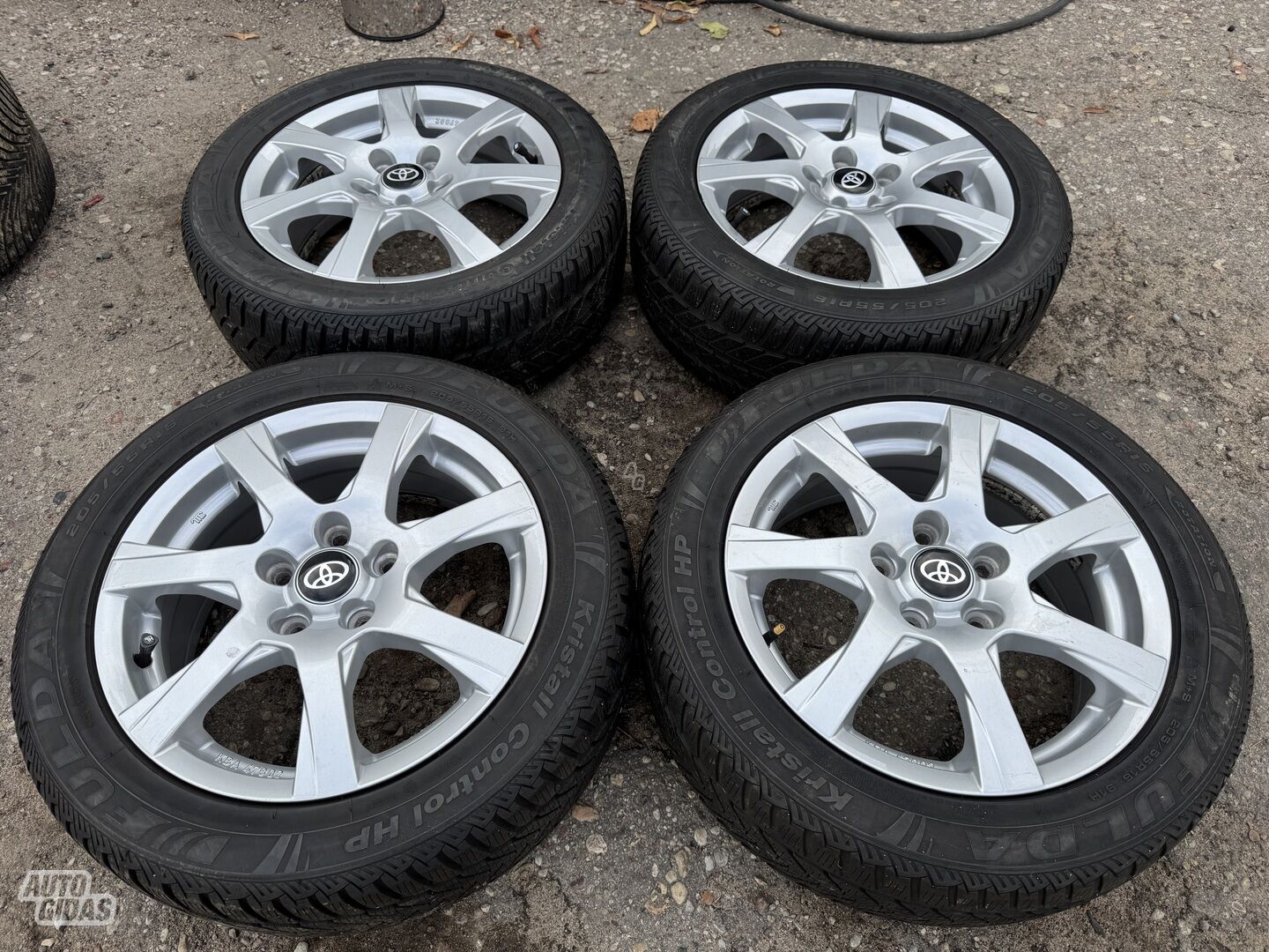 Toyota Siunciam, 6.5J ET50 light alloy R16 rims