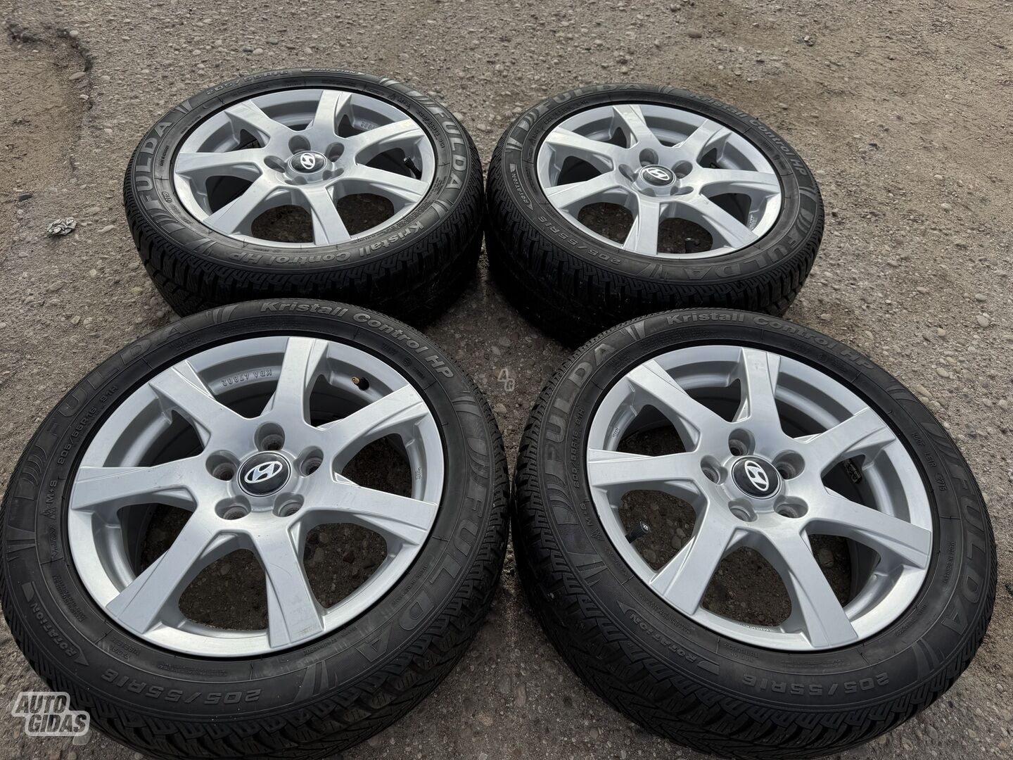 Hyundai Siunciam, 6.5J ET50 light alloy R16 rims