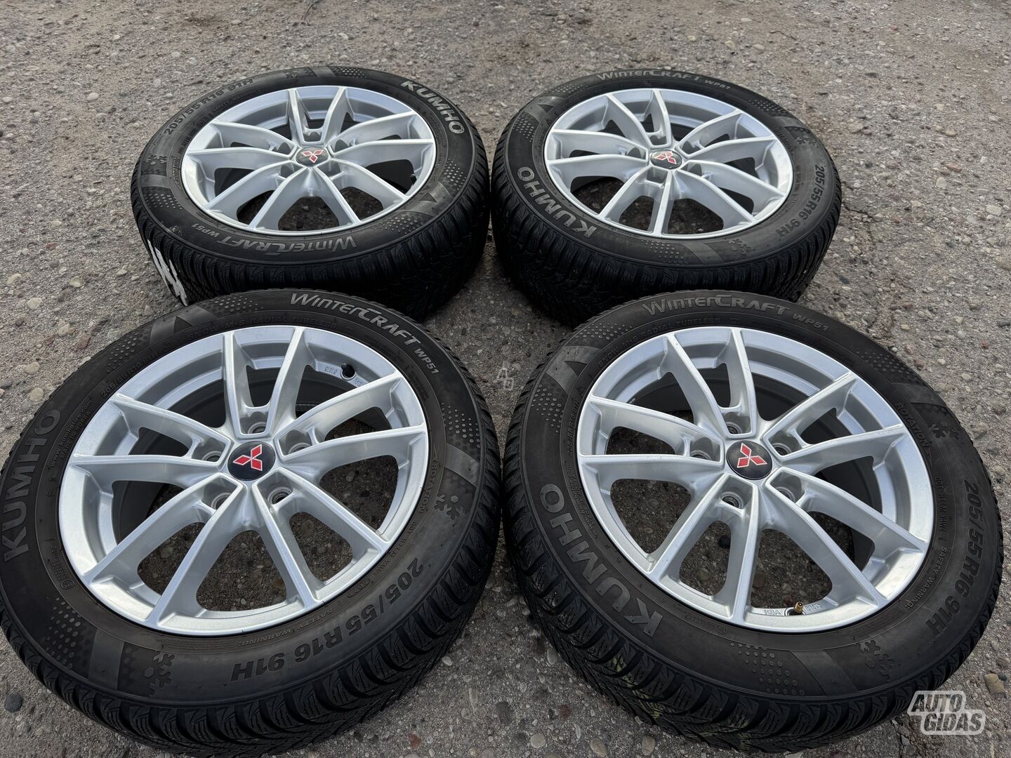 Mitsubishi Siunciam, 6.5J ET50 light alloy R16 rims