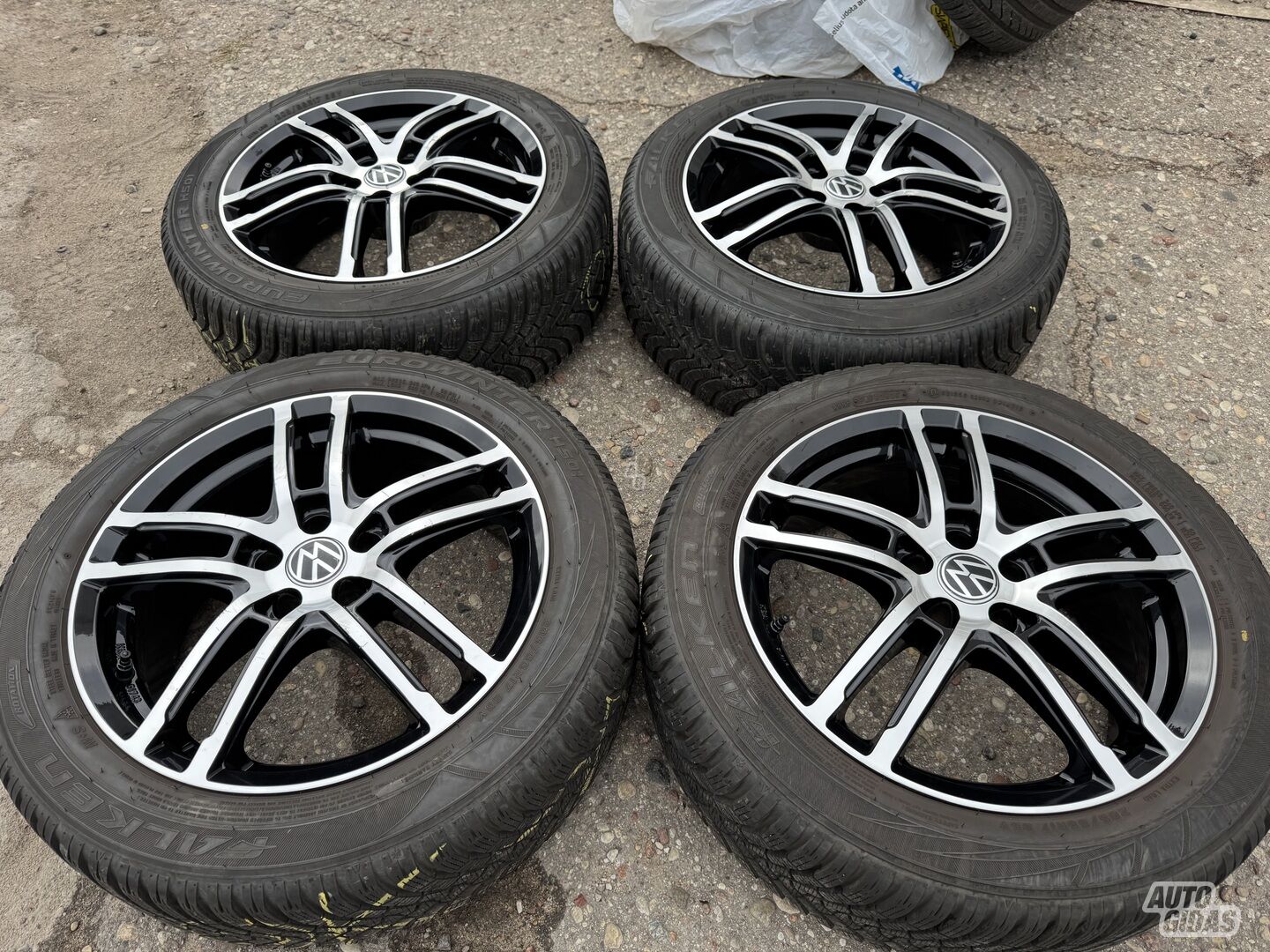 Volkswagen Siunciam, 7J ET38 light alloy R17 rims