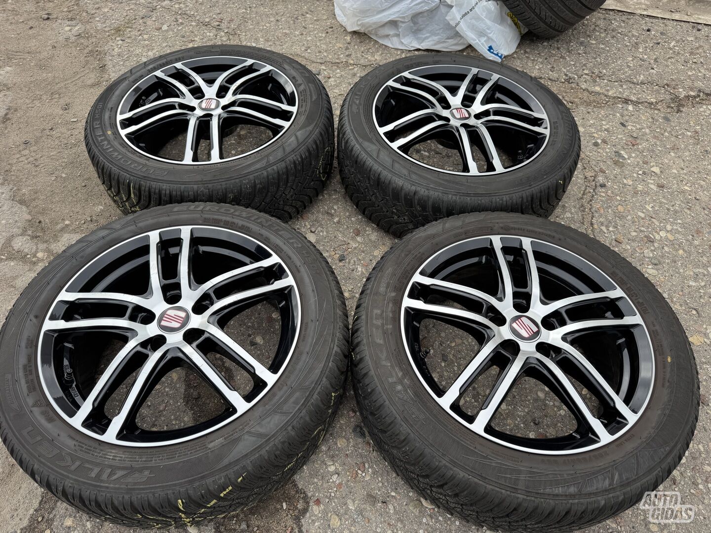 Seat Siunciam, 7J ET38 light alloy R17 rims