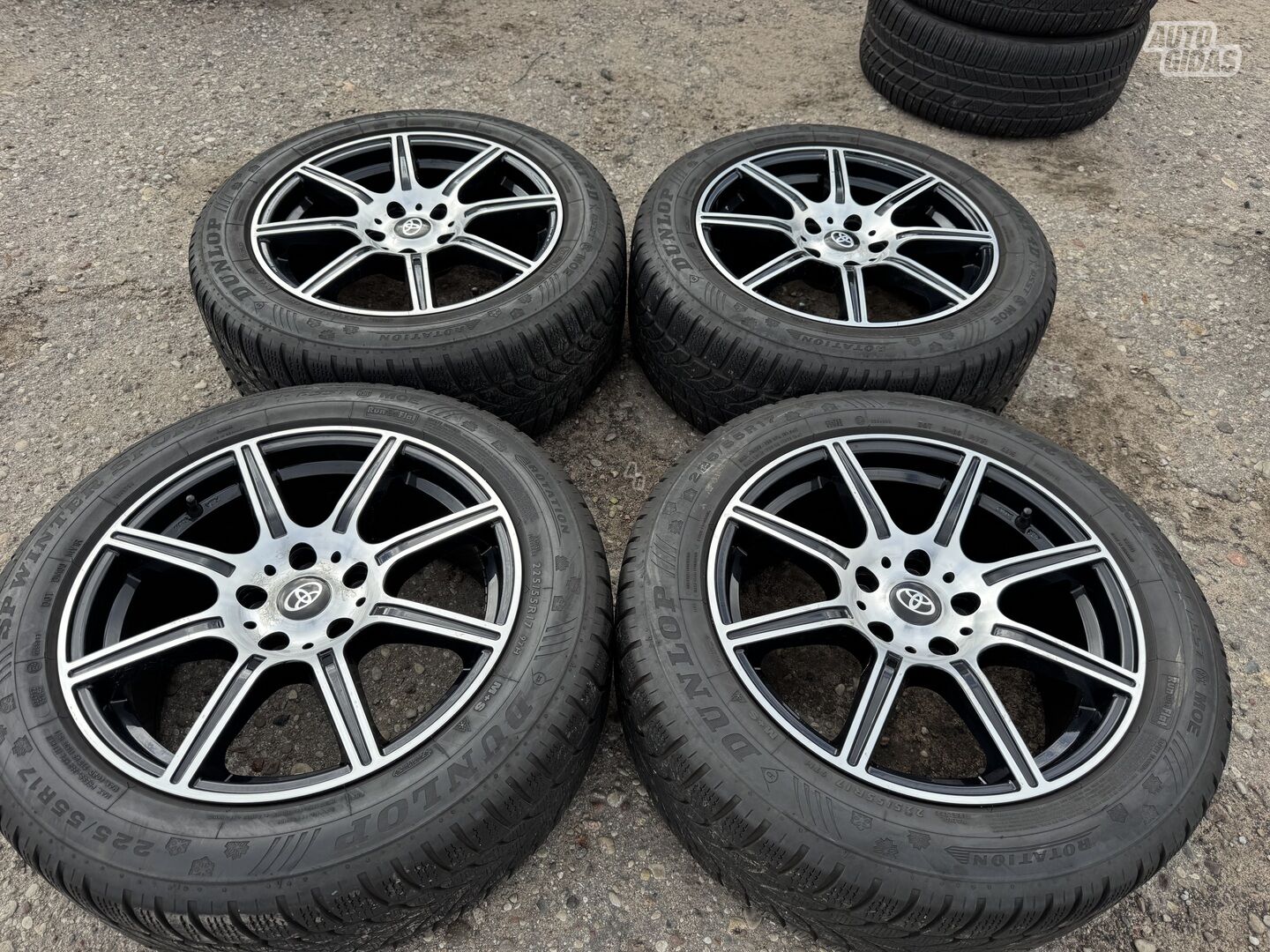 Toyota SIunciam, 8J ET40 light alloy R17 rims