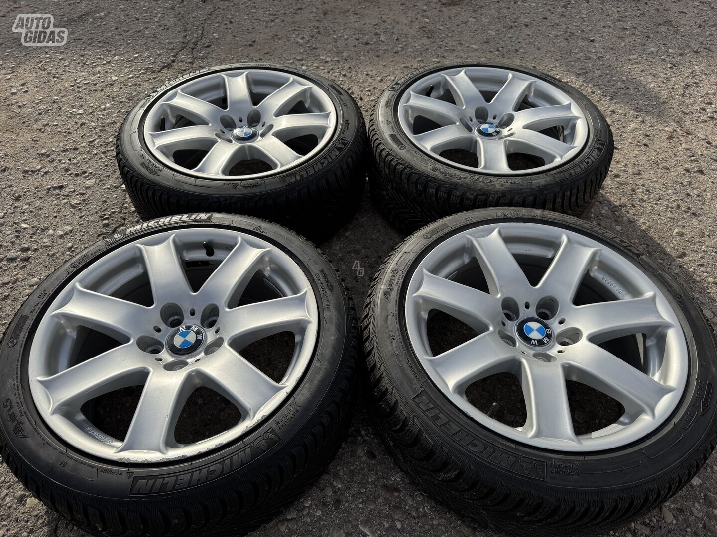 BMW Siunciam, 8J ET30 light alloy R17 rims