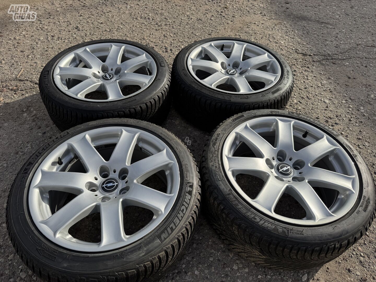 Opel siunciam, 8j et30 Insignia light alloy R17 rims