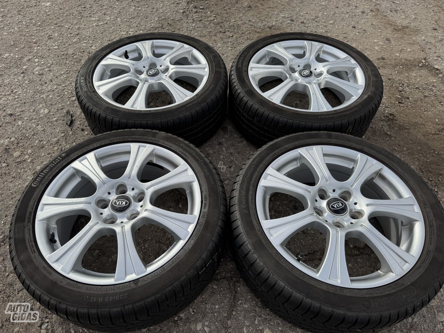 KIA Siunciam, 7J ET49 light alloy R17 rims