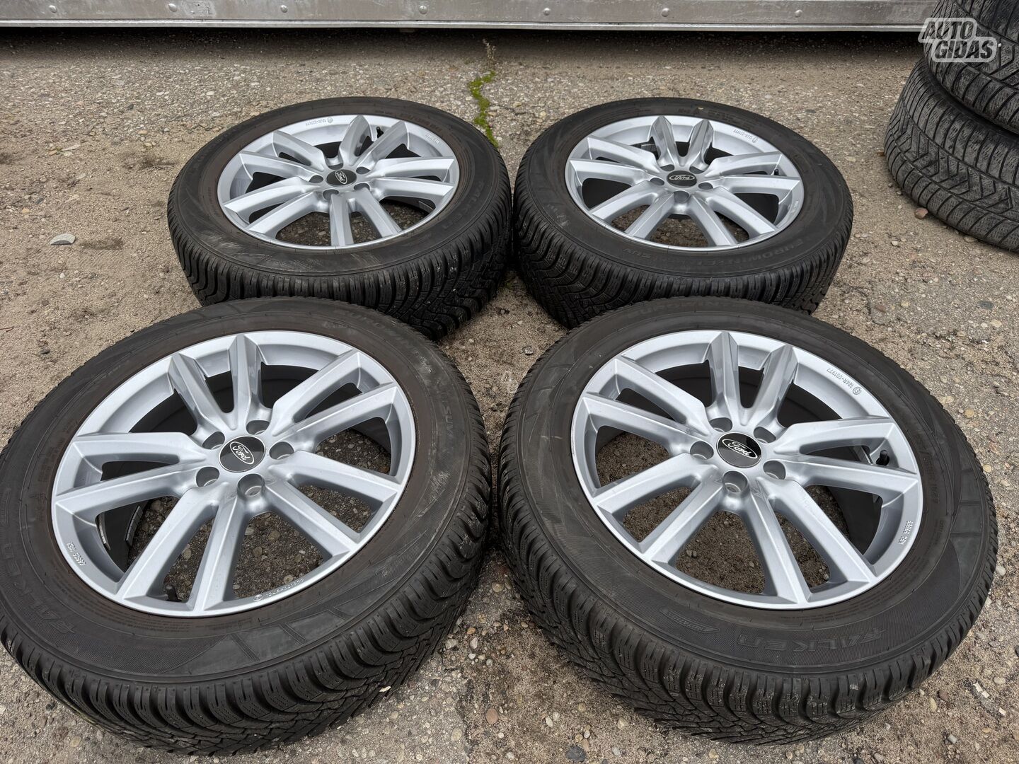 Ford Siunciam, 7,5J ET50 light alloy R18 rims