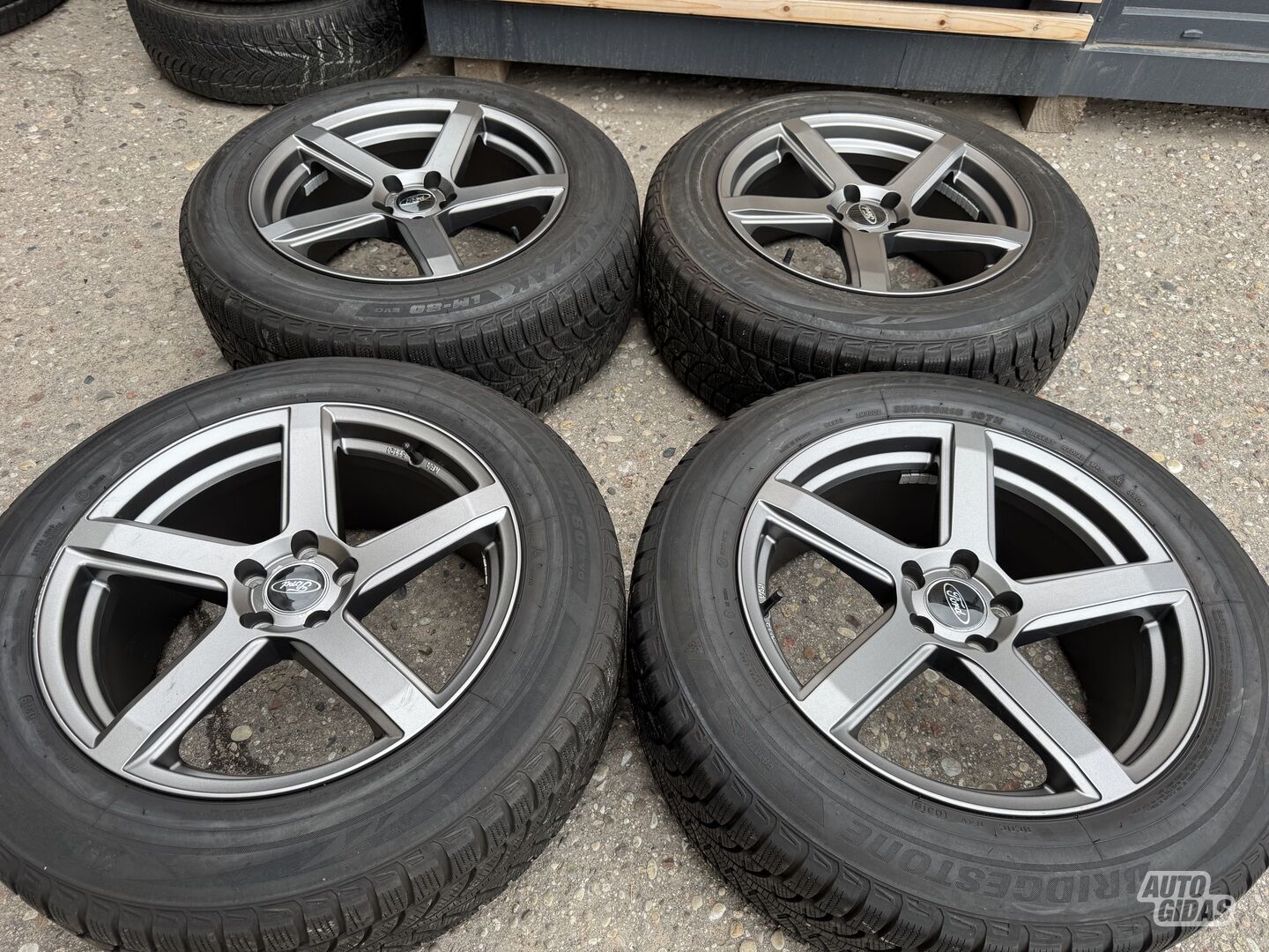 Ford Siunciam, 8,5J ET40 light alloy R18 rims