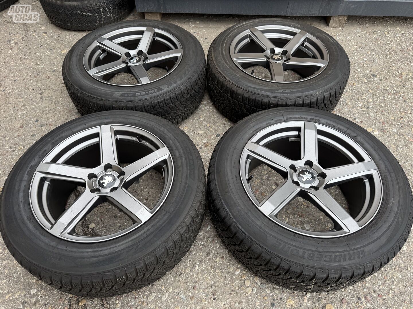 Peugeot Siunciam, 8,5J ET45 light alloy R18 rims