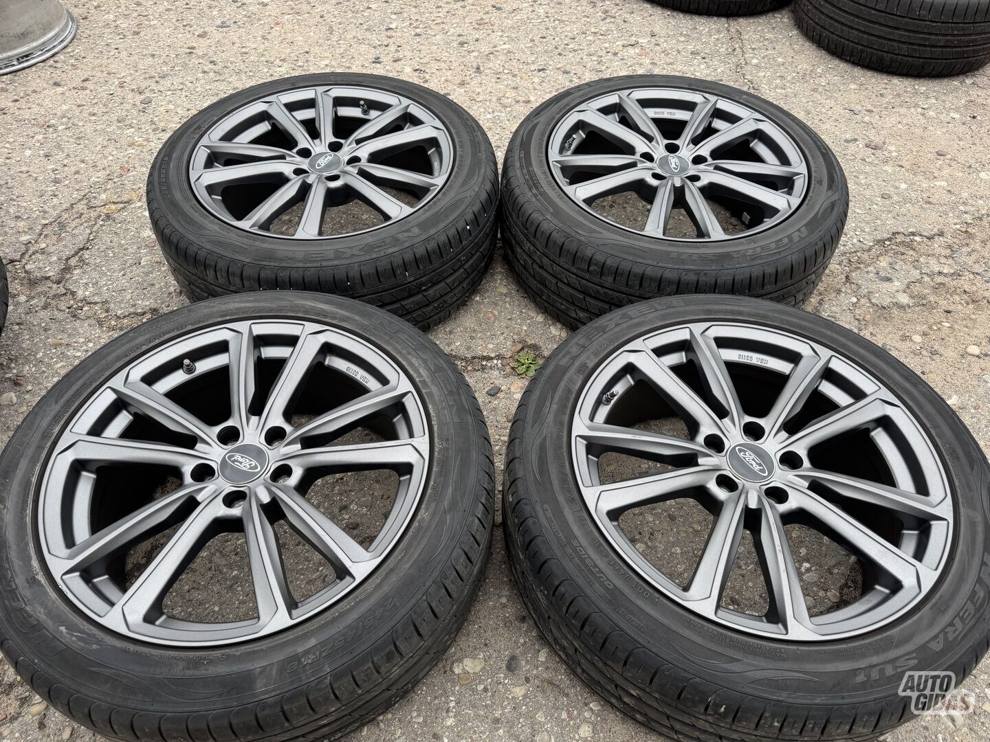 Ford Siunciam, 8J ET45 light alloy R18 rims