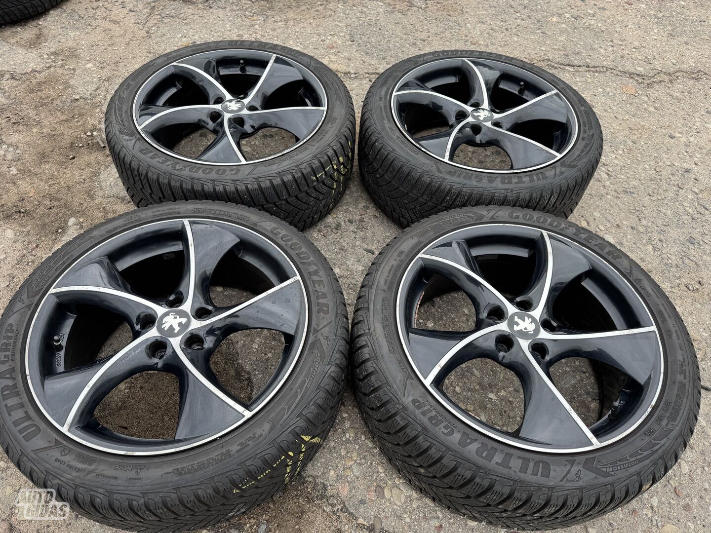 Peugeot Siunciam, 8J ET43 light alloy R18 rims