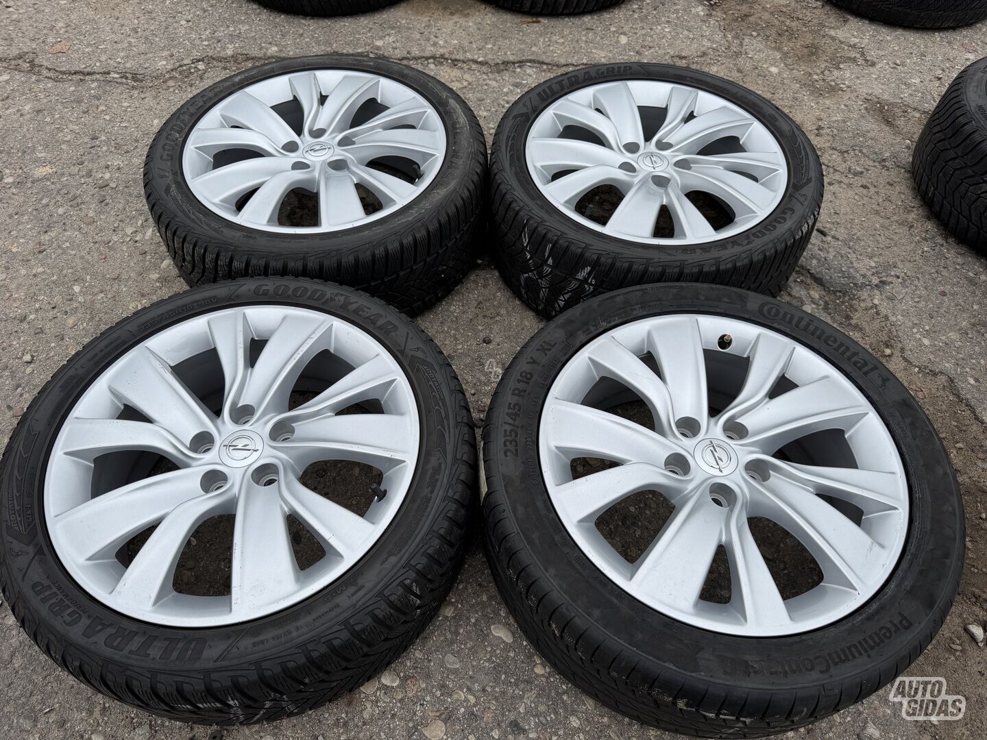 Opel Siunciam, 7,5J ET41 Insignia light alloy R18 rims