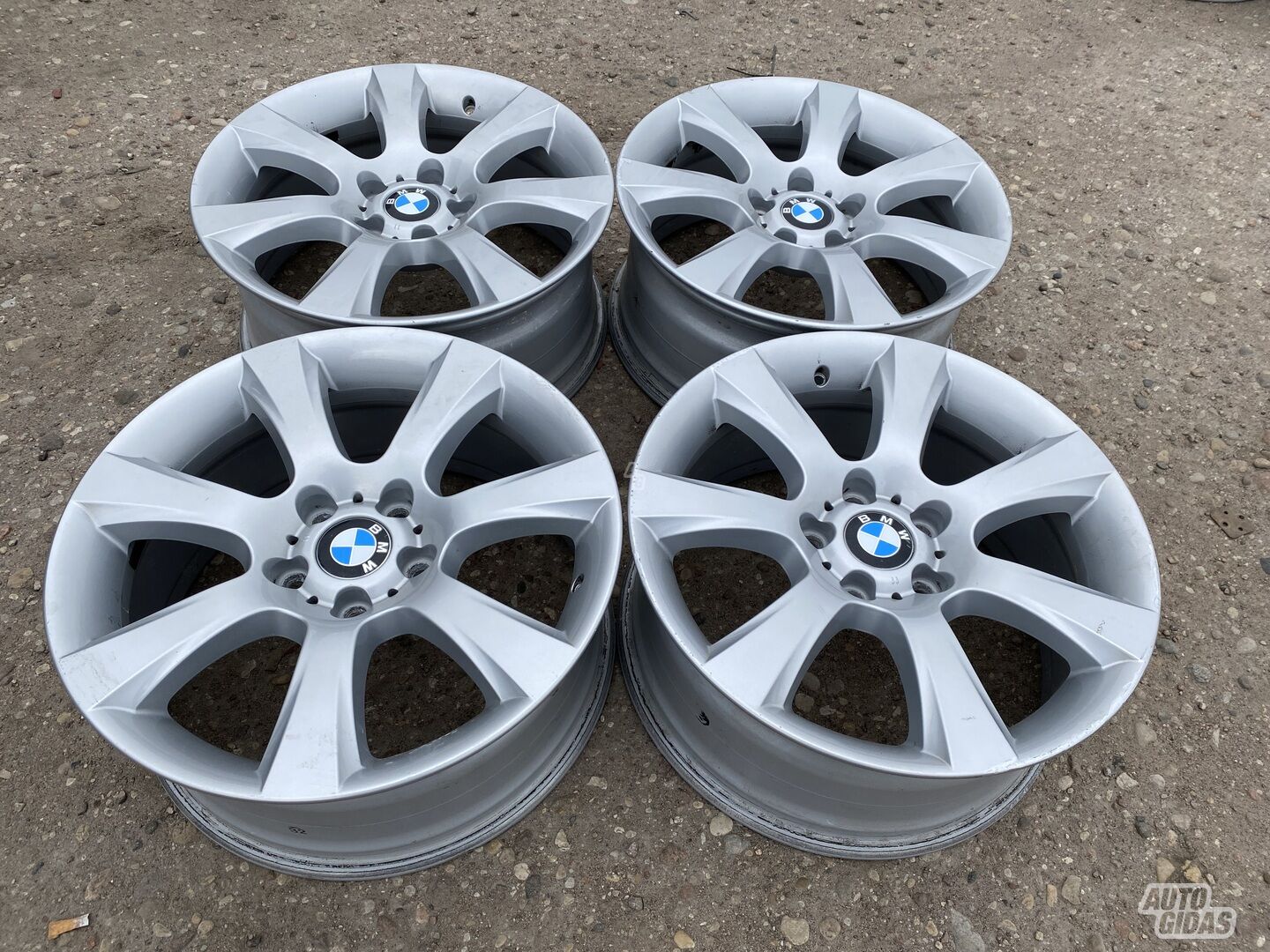 BMW Siunciam, 8J ET30 light alloy R18 rims