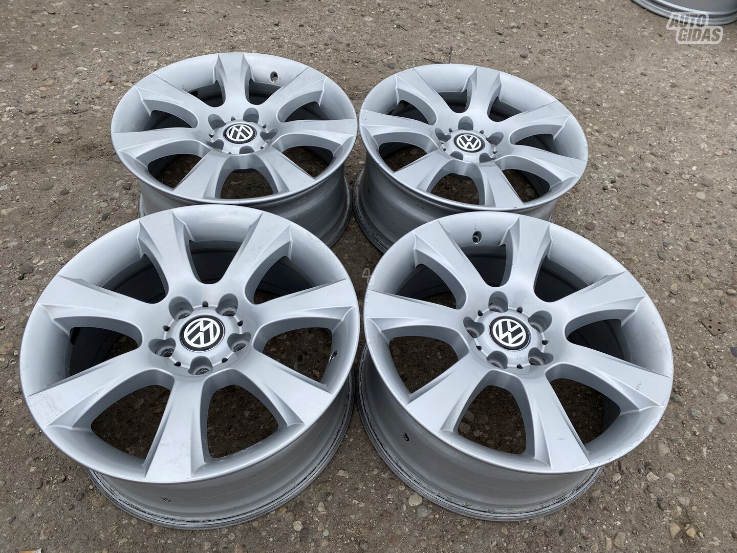 Volkswagen Siunciam, 8J ET30 Transporter light alloy R18 rims