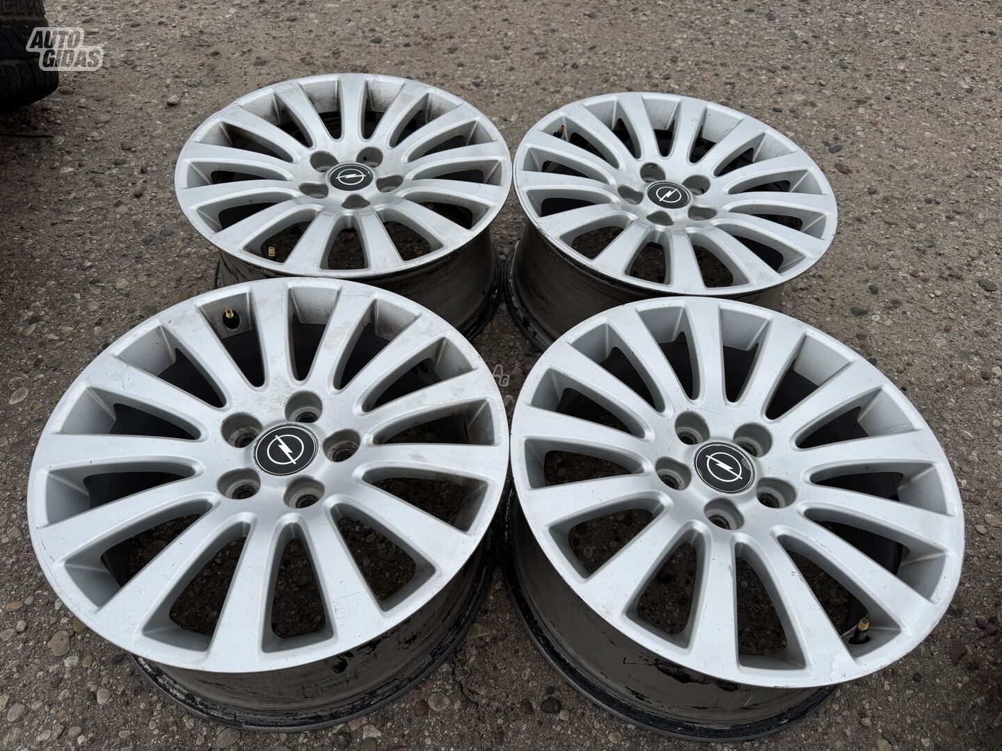 Opel SIunciam, 8J ET42 Insignia light alloy R18 rims