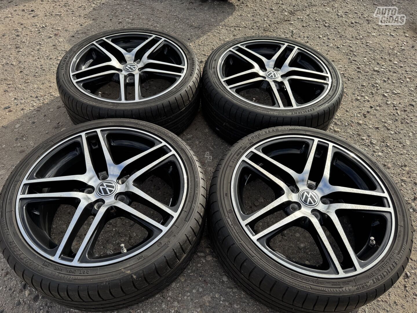 Volkswagen Siunciam, 8J ET60 light alloy R18 rims