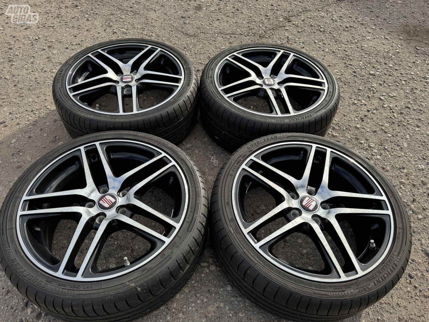 Seat Siunciam, 8J ET60 light alloy R18 rims