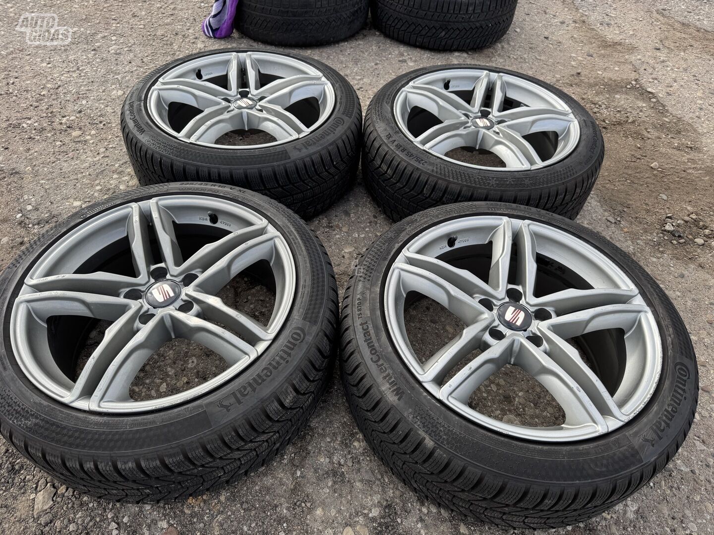 Seat Siunciam, 8J ET35 light alloy R18 rims