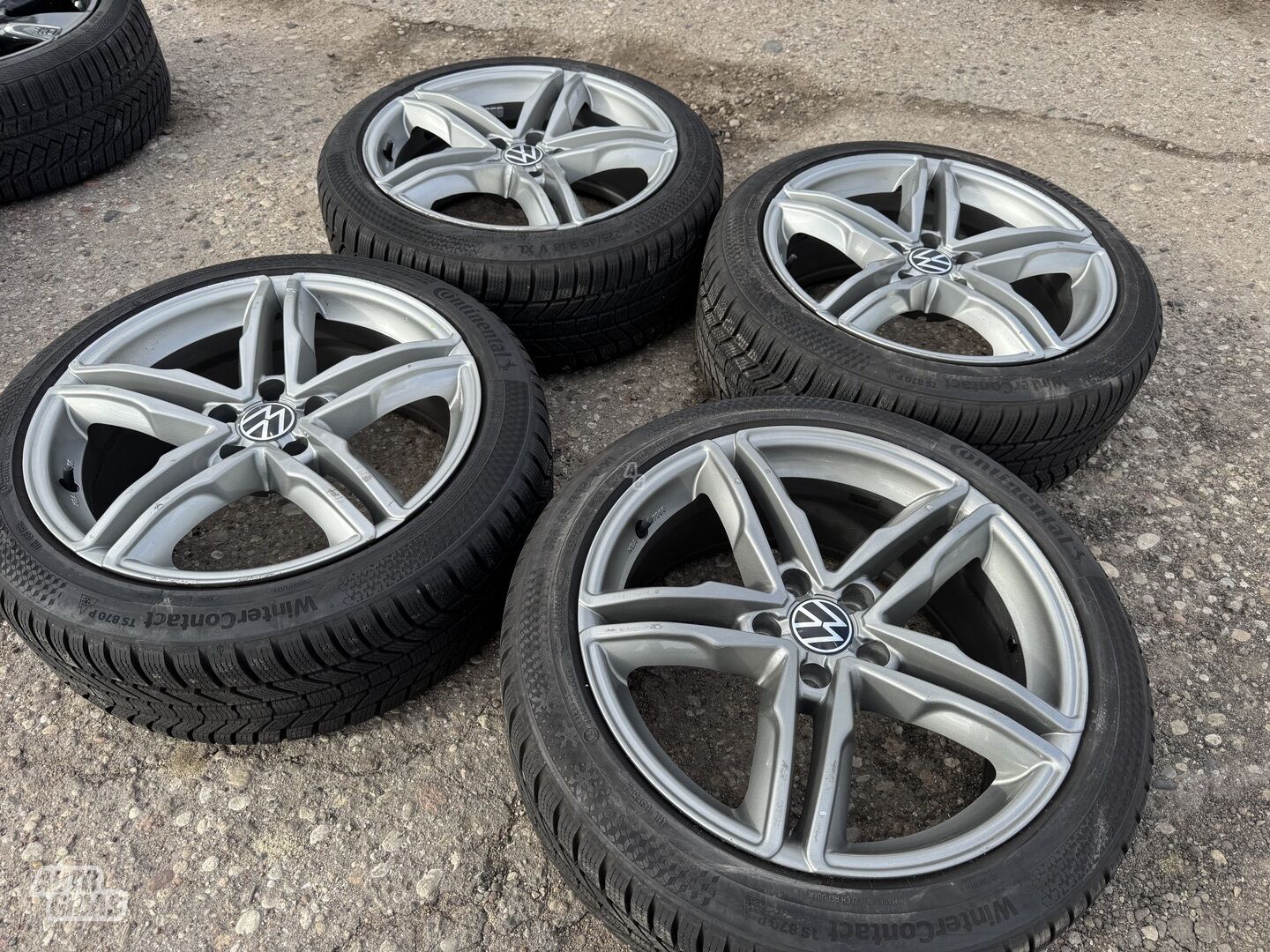 Volkswagen Siunciam, 8J ET35 light alloy R18 rims