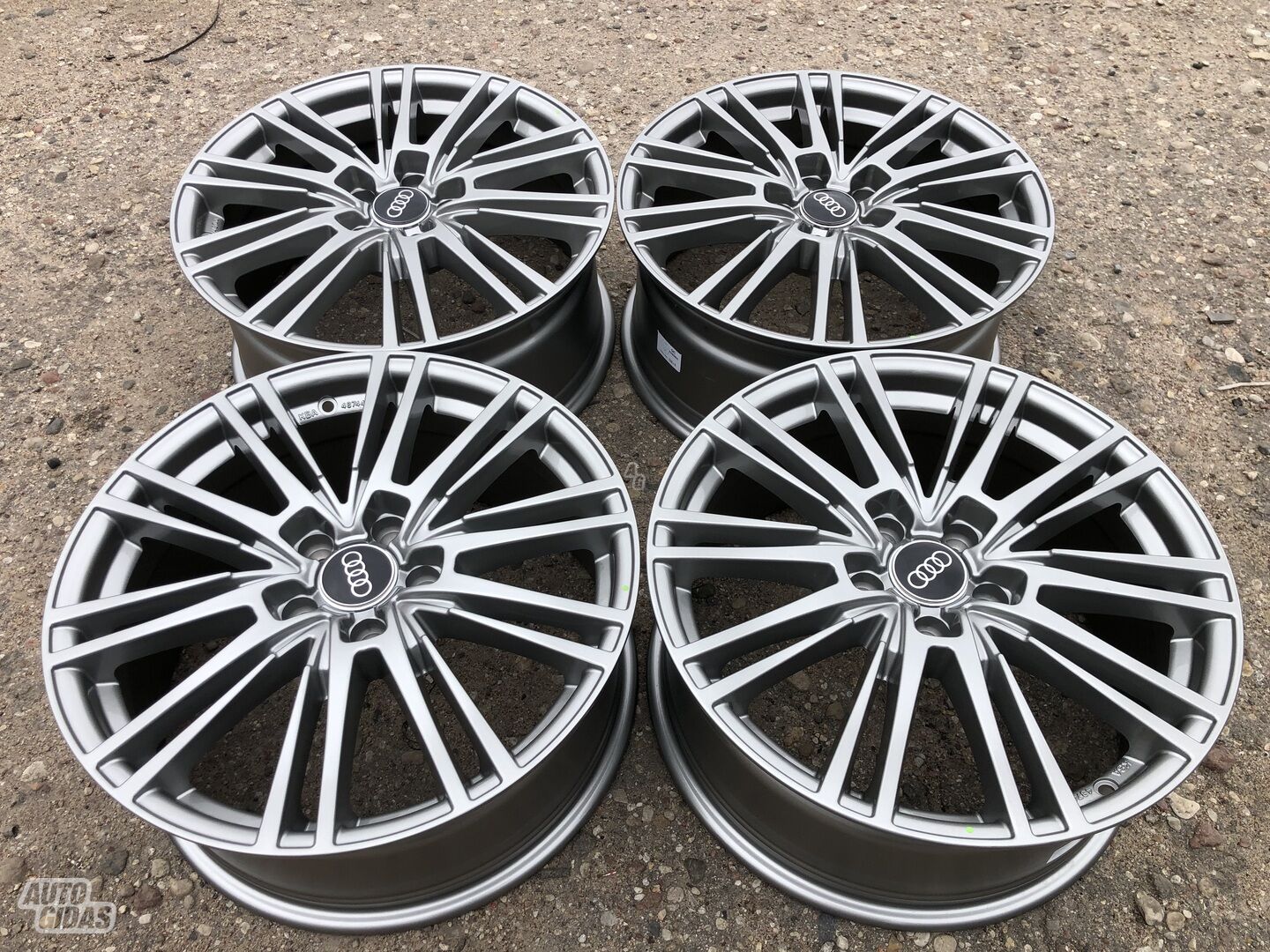 Audi Siunciam, 8J ET35 light alloy R18 rims