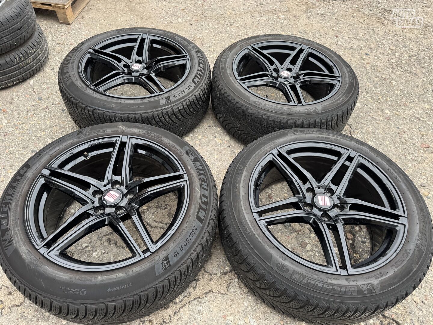 Seat Siunciam, 8.5J ET40 light alloy R19 rims