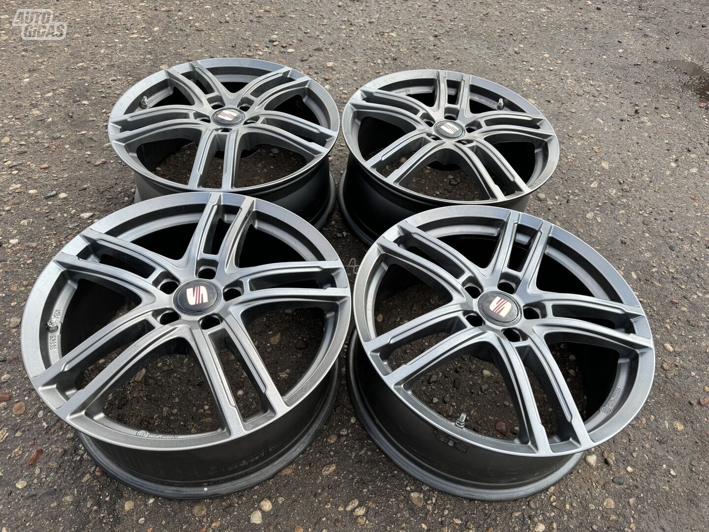 Seat Siunciam, 8J ET45 light alloy R19 rims