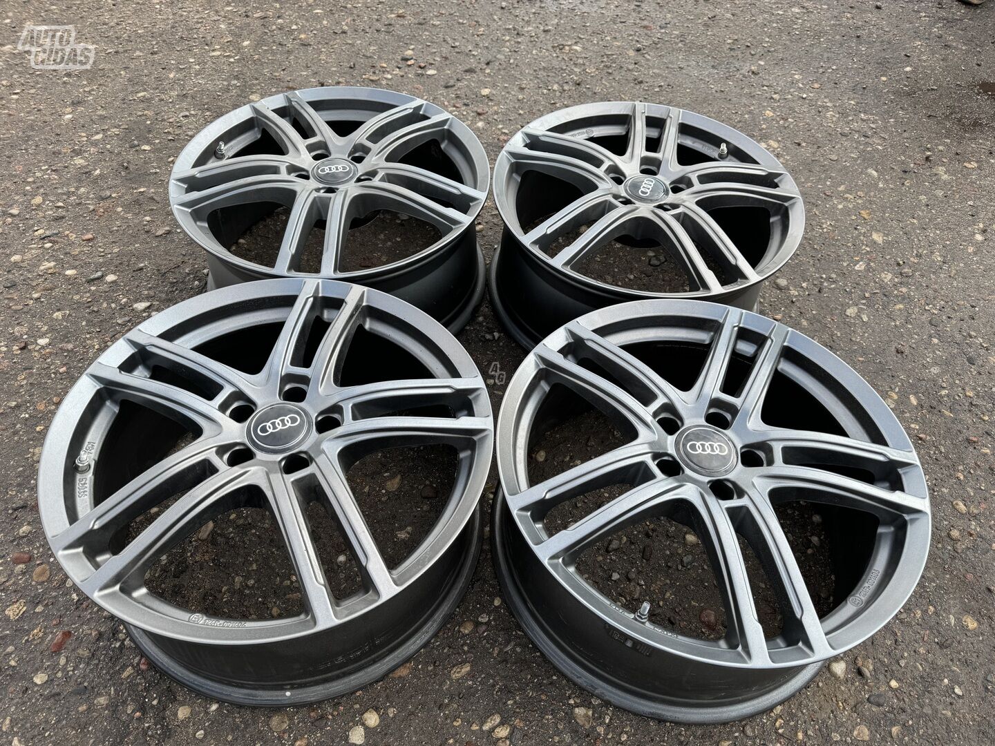 Audi Siunciam, 8J ET45 light alloy R19 rims