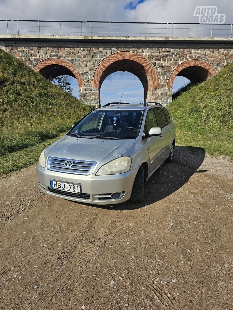 Toyota Avensis Verso 2001 y Van