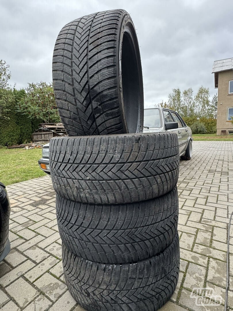 Bridgestone Blizzak LM005 R20 žieminės padangos lengviesiems